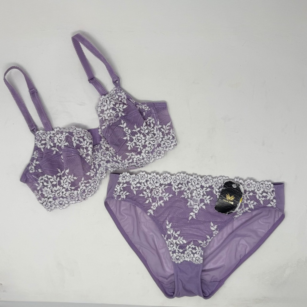 Wacoal Lavender Purple White Embrace Lace Underwire Bra 34C & Bikini Panty M Set